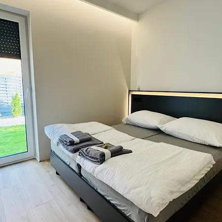 Przystanek Mierzyn *