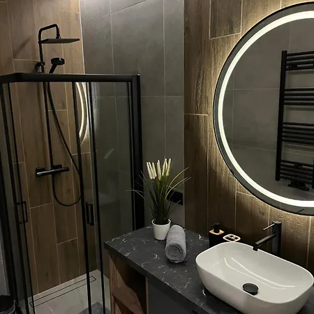 Przystanek Mierzyn - Caloroczne アパート *